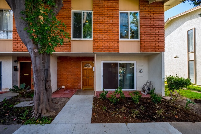 Building Photo - 16630 Townhouse Dr