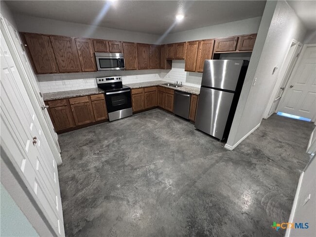 Building Photo - 1615 Pontotoc Trce