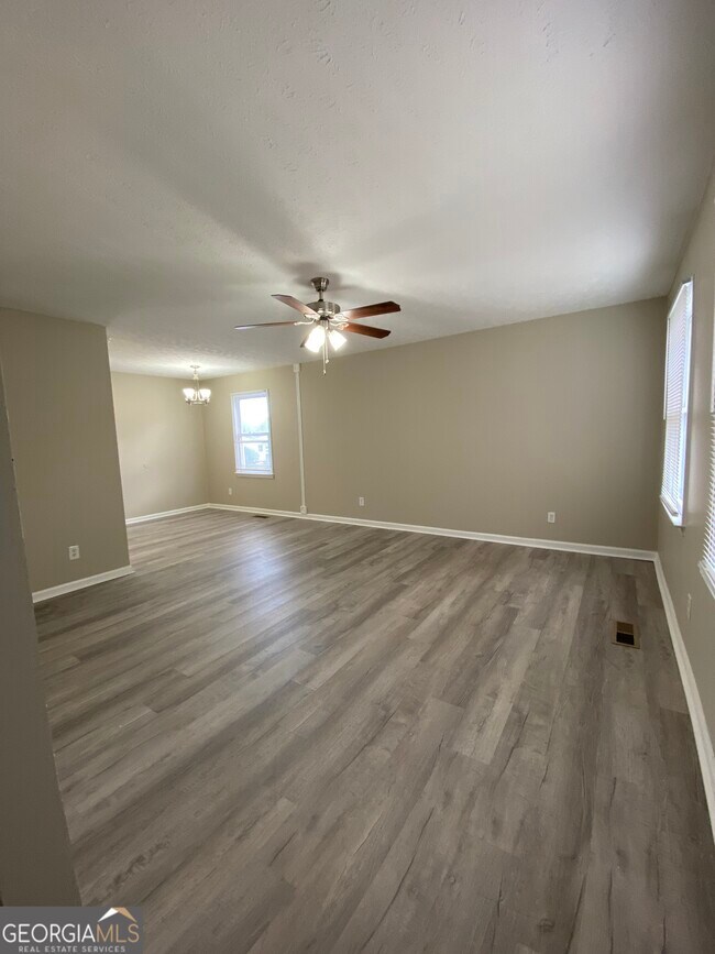 Foto del edificio - 338 Whitehead Rd