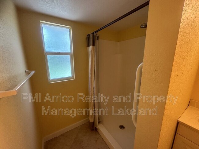 Foto del edificio - 721 W Socrum Loop Rd