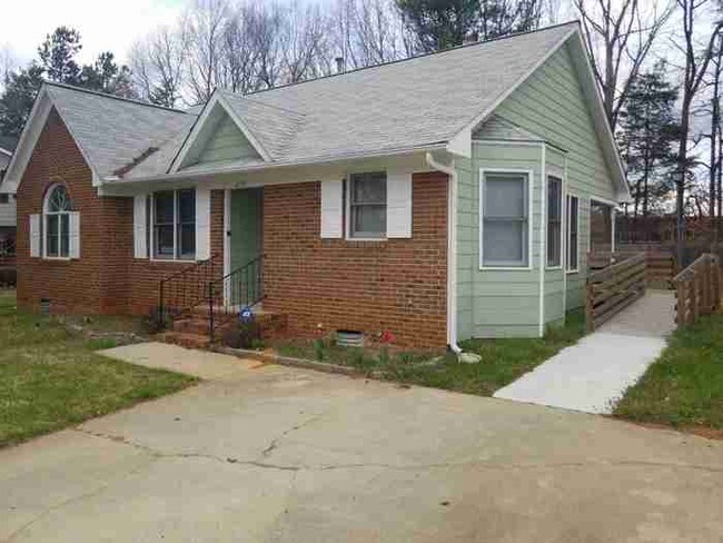 Building Photo - 2114 Arden Pl