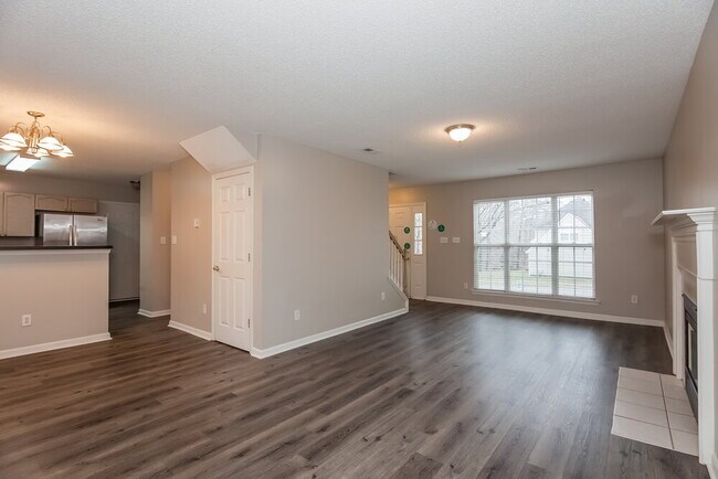 Building Photo - 5937 Hedgecrest Pl