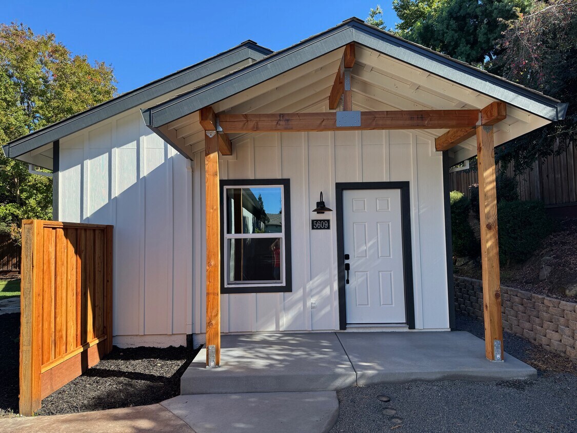 Foto principal - 5609 Benhenry Ct