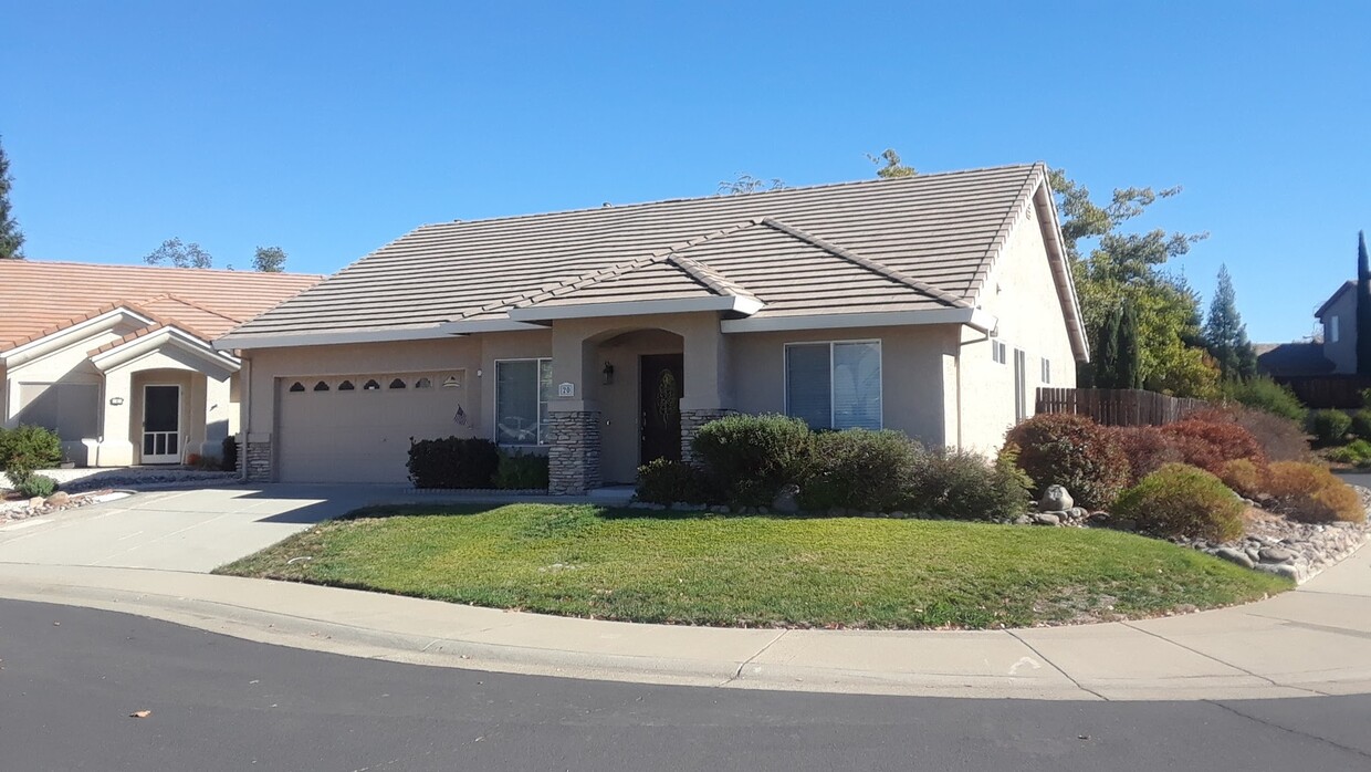 Foto principal - Spacious 3 bedroom home near Roseville Gal...