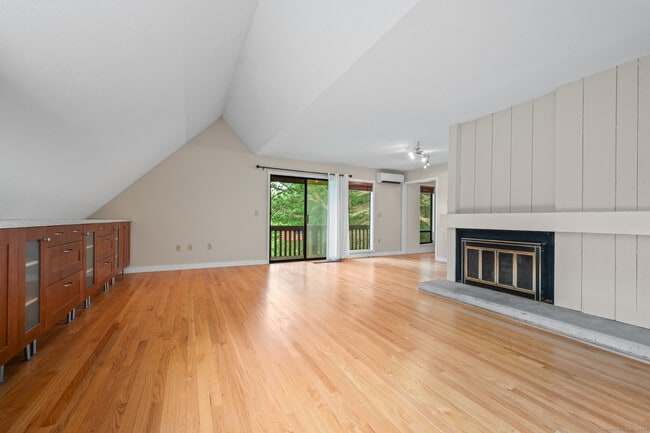 Building Photo - 83 Mallard Dr