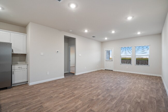 Foto del edificio - 240 New Albany Ln