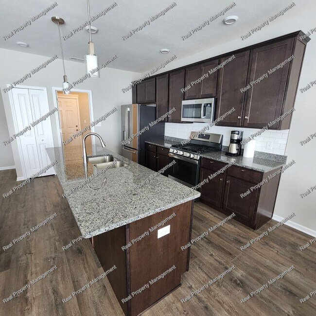 Building Photo - New Maintenance Free 2 Bedroom Home