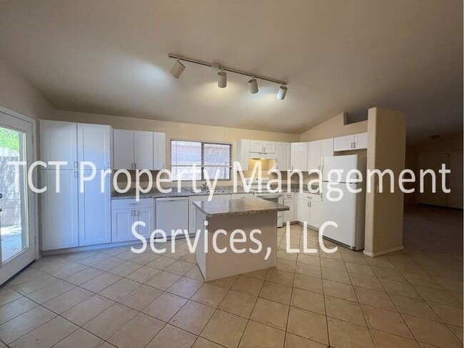 Building Photo - Charming 4 Bedroom in Great Location!