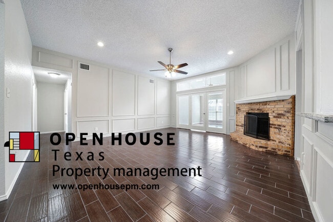 Building Photo - 2032 Espinosa Dr, Carrollton