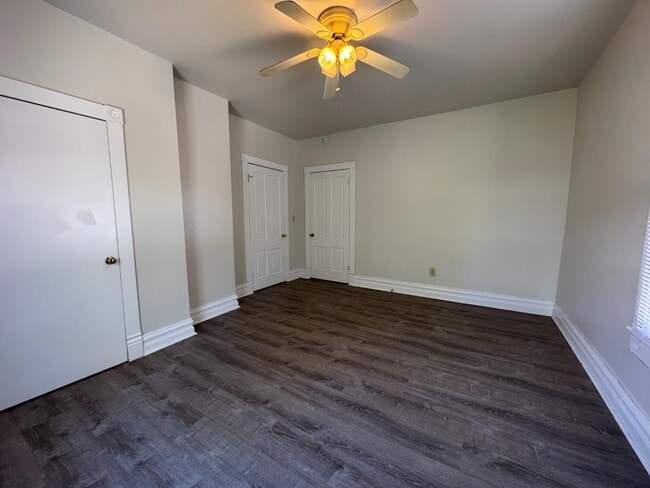 Foto del edificio - 301 W Beverley St