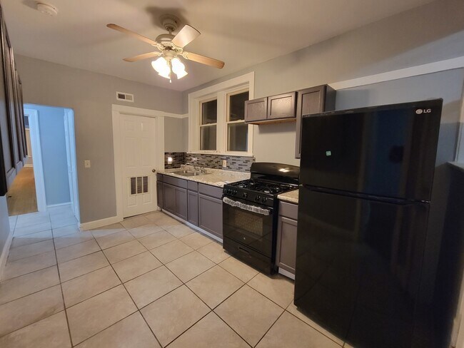 Foto del edificio - 8120 S Maryland Ave