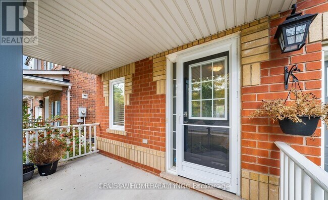 Building Photo - 255 Chilcott Crescent