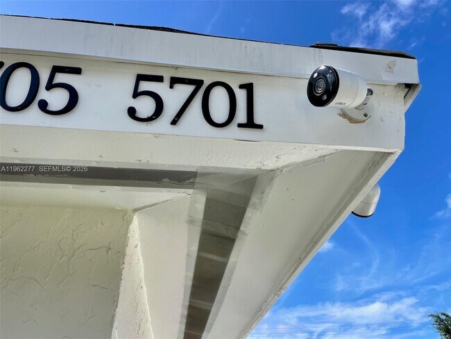 Foto del edificio - 5701 NW 28th St