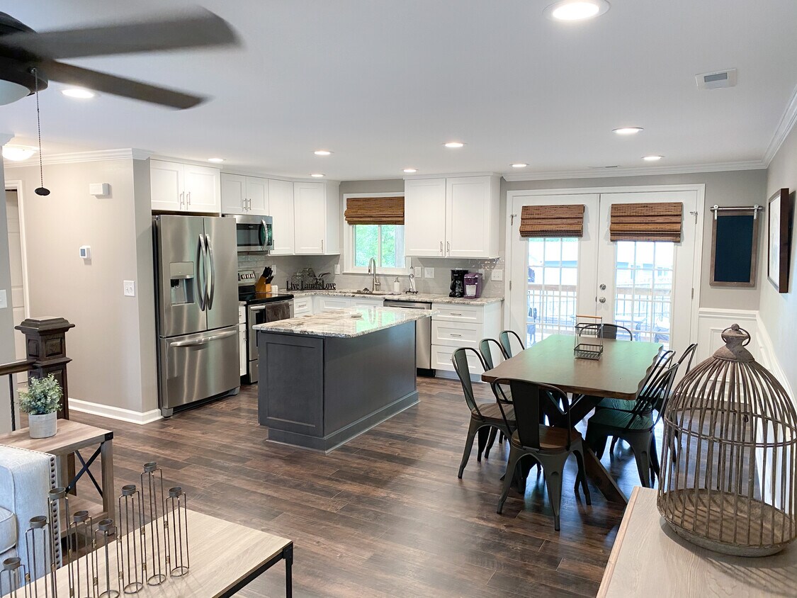 Open kitchen design - 11501 Five Cedars Rd