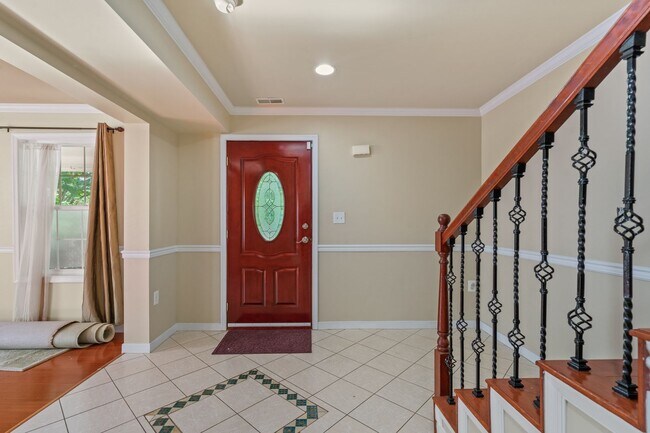 Foto del edificio - 4 bedroom 3.5 bathroom home with open conc...
