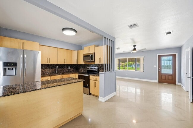 Photo - 740 E Evanston Cir House