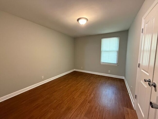 Building Photo - Inglewood Duplex Available Now!