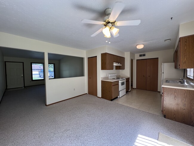 Building Photo - 7548 Anderson Ave NE