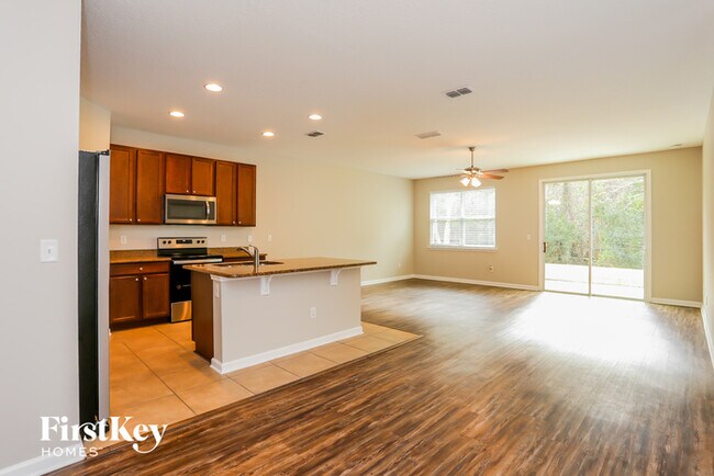 Building Photo - 2952 Mainsail Cir S