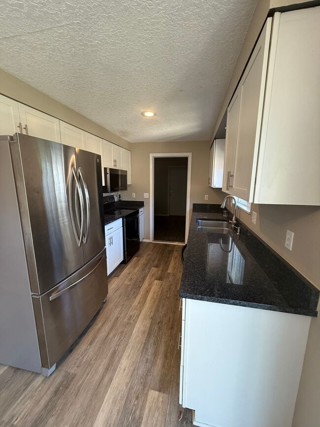 Foto del edificio - Updated 3+ Bedroom 2 Bath House with Large...