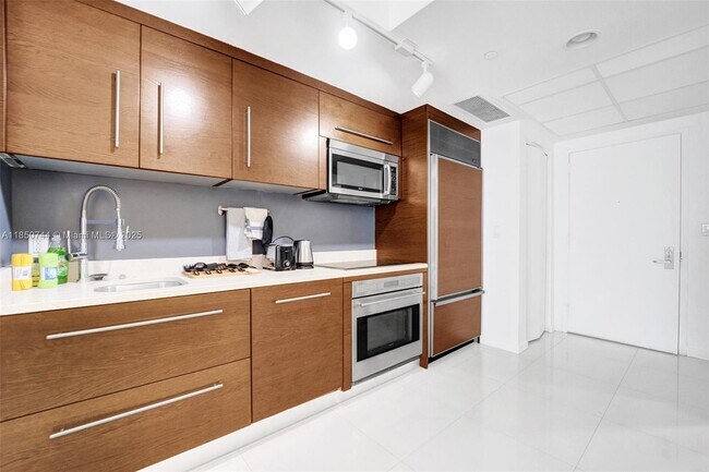 Foto del edificio - 475 Brickell Ave