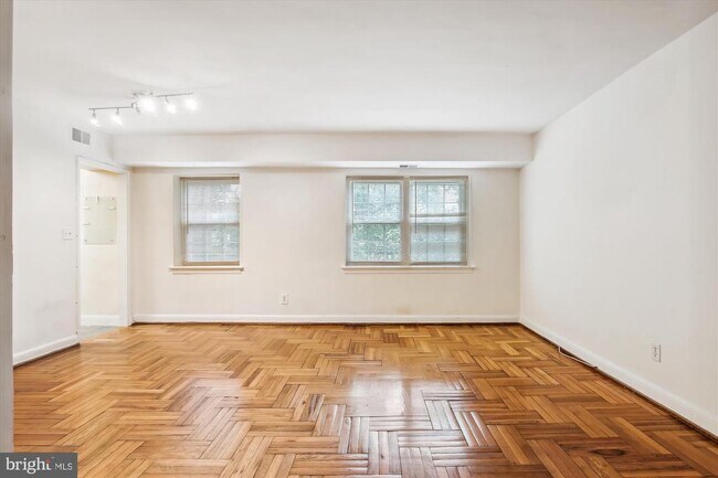 Foto del edificio - 1320 Fort Myer Dr