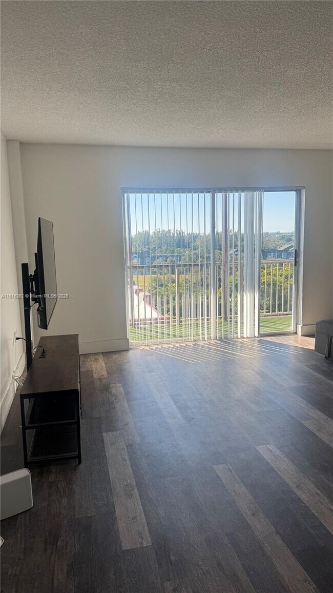 Foto del edificio - 4174 Inverrary Dr