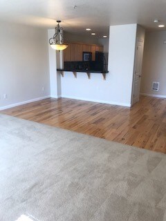 Foto del edificio - Amazing 2x1.5 Townhome Availalble!