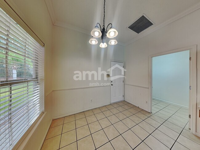 Foto del edificio - 224 N Lake Cunningham Ave