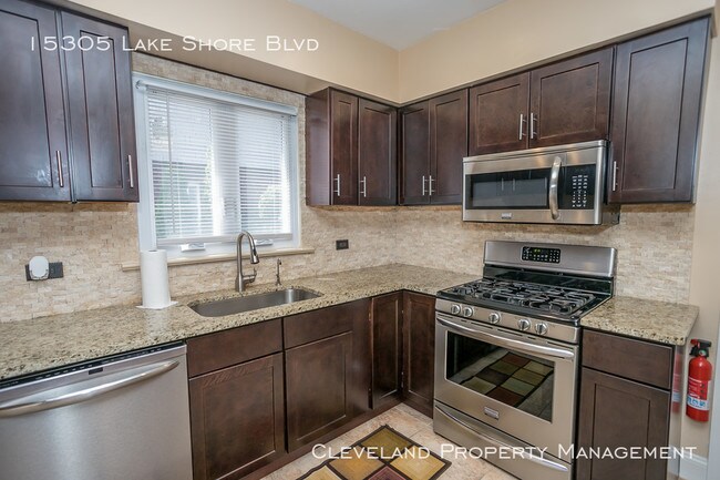 Building Photo - Charming Home Near Lake Erie