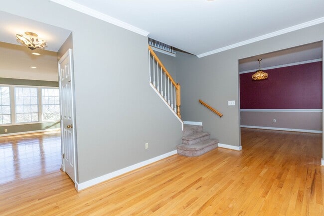 Building Photo - 4 bed, 3.5 bath Single Family Home in Charles Town, WV