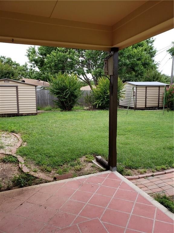 Building Photo - 2234 Robertson Dr