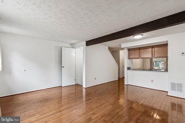 Foto del edificio - 8277 Crestmont Cir