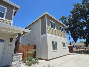 Building Photo - 1369 Harris Ave