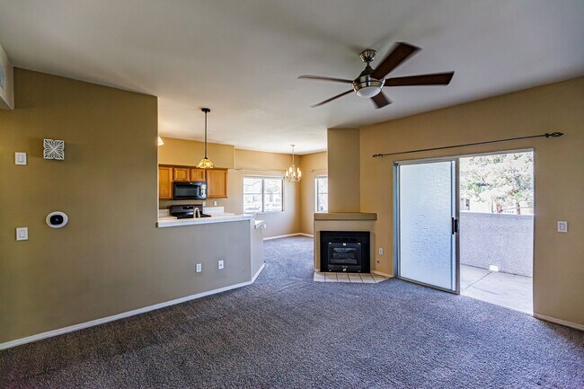 Building Photo - Upstairs condo in gated community