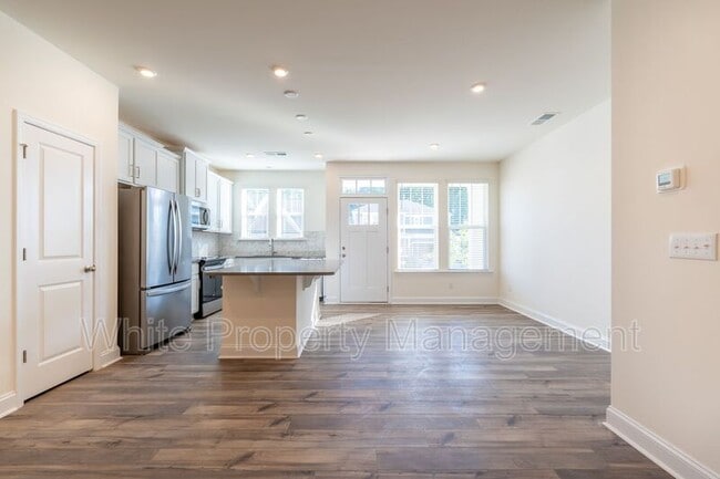 Building Photo - 1556 Cedar Tree Dr