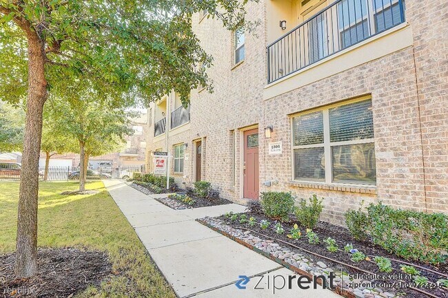 Foto del edificio - 2 br, 2.5 bath Townhome - 1306 Palm Canyon...