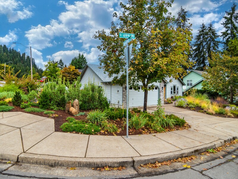 686 S 69th Pl, Springfield, OR 97478 House Rental in Springfield, OR