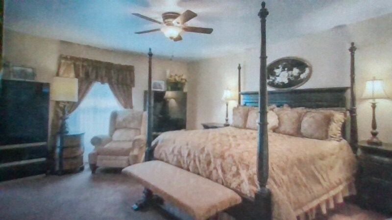 Building Photo - 302 Diamond Cir