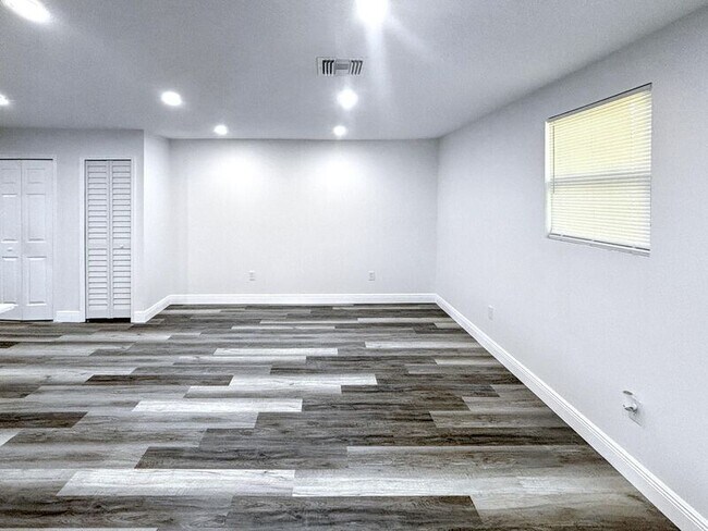 Foto del edificio - 1326 S Summerlin Ave