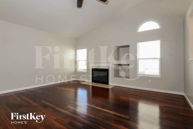 Foto del edificio - 3107 Crestwell Dr