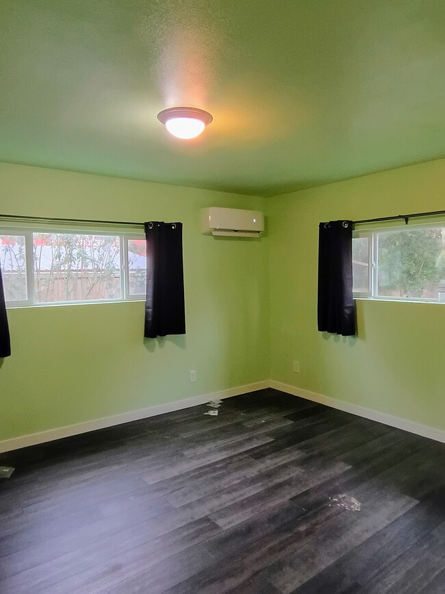 Building Photo - 455 N Cammann St