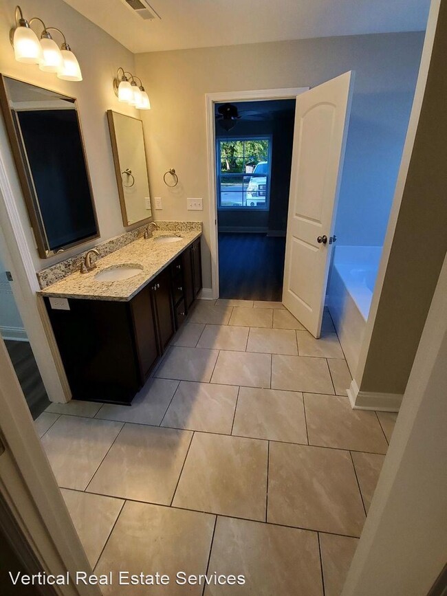 Building Photo - 3 br, 2 bath House - 412 Katherines Ct