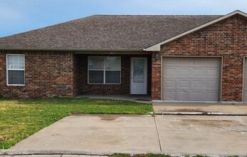 Building Photo - 63080 E 285 Ct