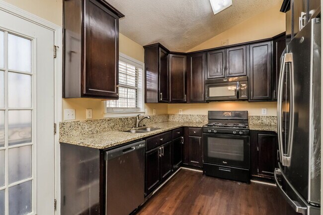 Foto del edificio - 153 Country Mill Ln