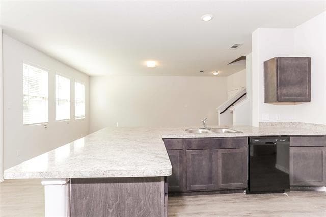 Foto del edificio - 8325 Hackberry Tree Dr