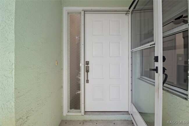 Foto del edificio - 809 Inverie Dr