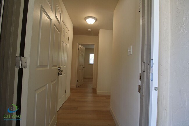 Building Photo - $4,795 Remodeled 4 Bed/2 Bath Home in Sant...