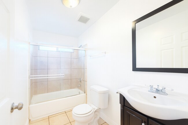 Foto del edificio - 631 E 78th St