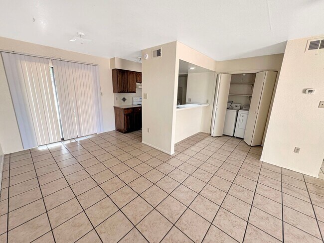 Foto del edificio - 4016-4022 North Calle Grande